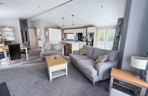 Kessingland Cabin | Charming Lodge with Decking at Breydon Water, Norfolk
