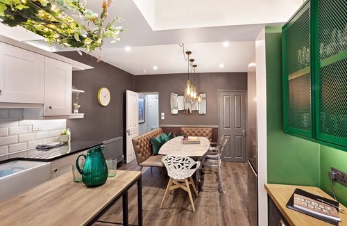 Harrogate City Centre House | Guest Rated 10/10: 4Bed Townhouse near Trendy Kings Quarter