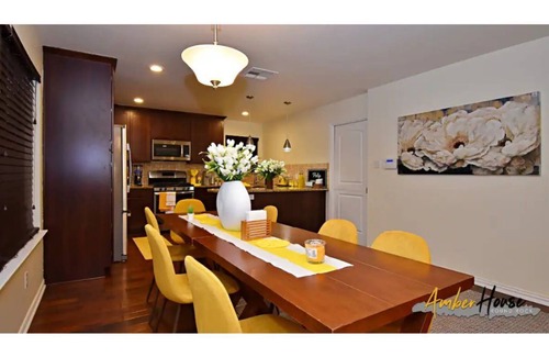 Round Rock House | Ideal 4BR Retreat with Hot Tub in Round Rock