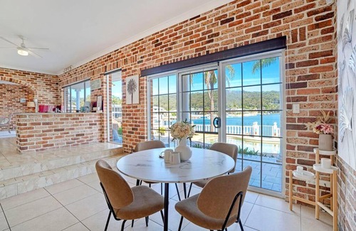 St Huberts Island House | Stunning 4BR Holiday Home with Water Views & Pool