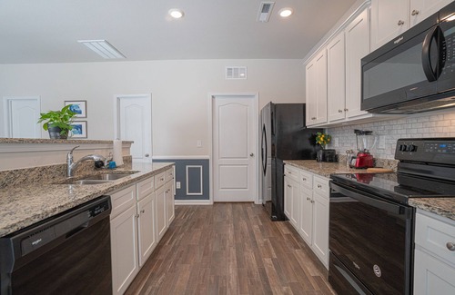 Charlotte House | Inviting 5 BD Retreat with Spa & Kitchen, Near Uptown