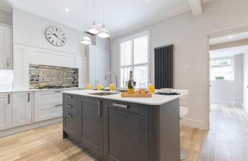 Cheltenham House | Pet-Friendly 5 Bed Period Home with High Guest Ratings