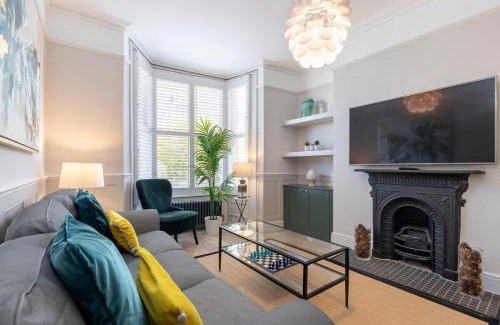 Cheltenham House | Pet-Friendly 5 Bed Period Home with High Guest Ratings