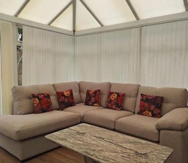 Solihull Apartment | Pet-Friendly 5-Bedroom House in Solihull - Rated 10/10