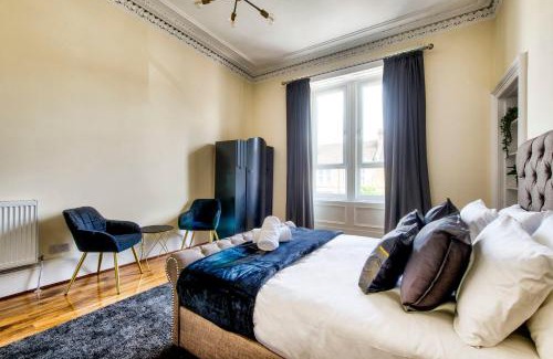 Pollokshields Apartment | Modern 5-Bedroom Apartment Near City Centre and SEC
