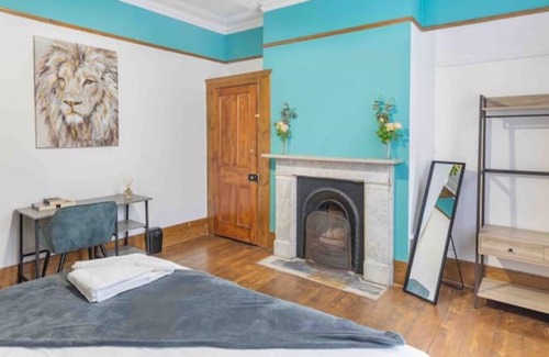 Tottenham Green House | Stunning 5 Bedroom House with Garden and Parking