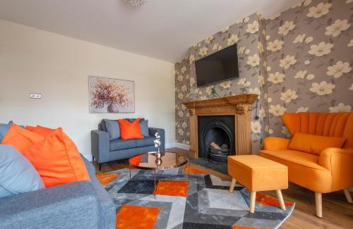 Shirley House | Family-Friendly 5 Bedroom Getaway with Hot Tub in Croydon