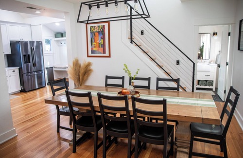 Vancouver House | Stunning 5 Bedroom Smart House!