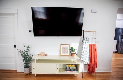 Vancouver House | Stunning 5 Bedroom Smart House!