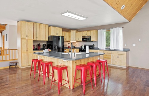 Fairbanks House | Exceptional 5-Bedroom Home at Fox Den with Stunning Views