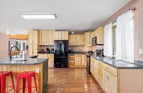 Fairbanks House | Exceptional 5-Bedroom Home at Fox Den with Stunning Views