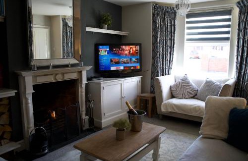 Pershore House | Guest Rated 10/10: Victorian Home with Hot Tub Access