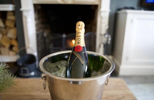Pershore House | Guest Rated 10/10: Victorian Home with Hot Tub Access