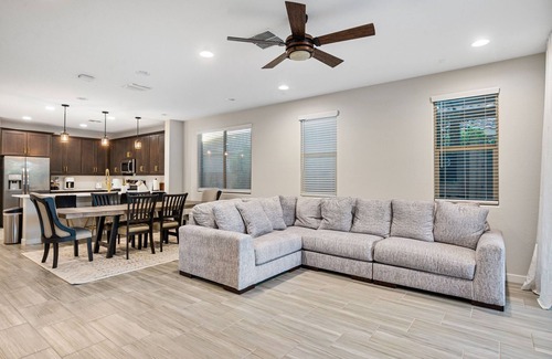 Queen Creek House | Beautiful 5BR Home with Private Heated Pool and Breakfast