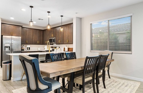 Queen Creek House | Beautiful 5BR Home with Private Heated Pool and Breakfast