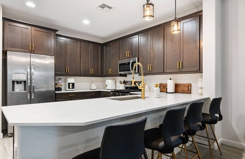 Queen Creek House | Beautiful 5BR Home with Private Heated Pool and Breakfast