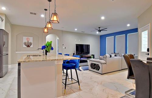 Southside House | Stunning 6 Bedroom Near Downtown