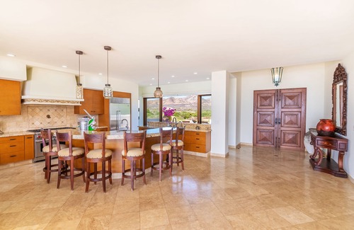 Los Frailes House | Ultimate Oceanfront Retreat with Pool and Spa Amenities