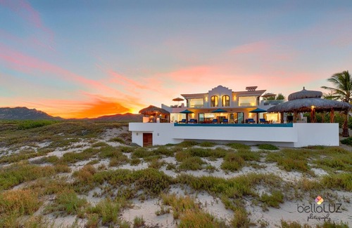 Los Frailes House | Ultimate Oceanfront Retreat with Pool and Spa Amenities