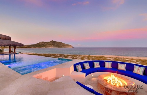 Los Frailes House | Ultimate Oceanfront Retreat with Pool and Spa Amenities