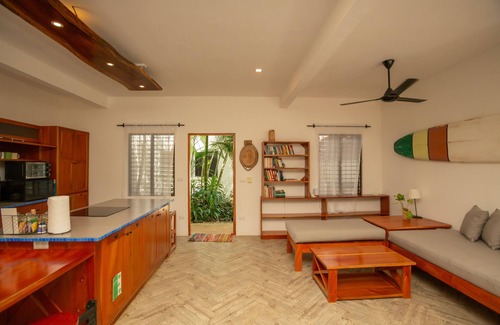 Samara Villa | Stunning 6-Villa Retreat - Walking Distance to Town and Beach