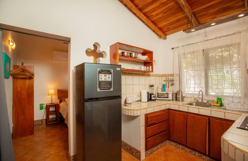 Samara Villa | Stunning 6-Villa Retreat - Walking Distance to Town and Beach