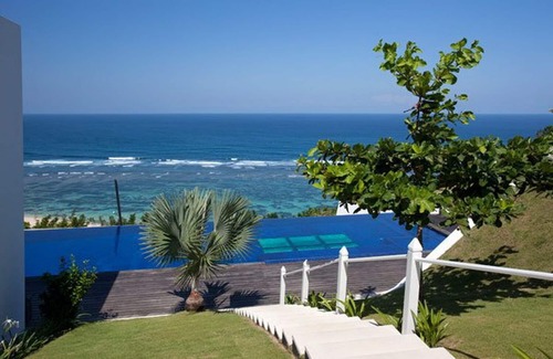 Kutuh Villa | Elegant 6BR Villa in Uluwatu - Steps from Melasti Beach