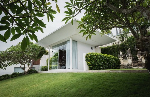 Kutuh Villa | Elegant 6BR Villa in Uluwatu - Steps from Melasti Beach