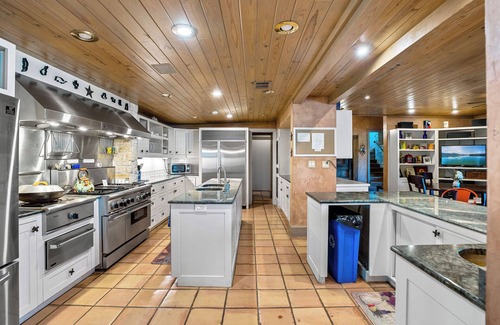 Paleface Lake Country Estates House | Family Reunion Haven: 7 BDR Home with Pool & Lake View