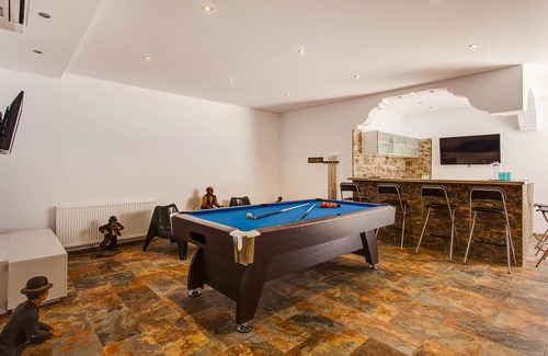 Tarraula Villa | Modern 7-Bedroom Villa with Private Pool & Game Room
