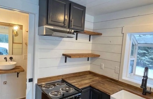 Thompson Falls RV Rental | Discover Riverfront Bliss: Pet-Friendly Near Quinn’s Hotsprings