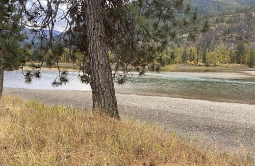 Thompson Falls RV Rental | Discover Riverfront Bliss: Pet-Friendly Near Quinn’s Hotsprings