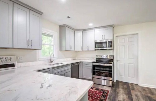 Caret House | Scenic 90-Acre Retreat with Pond and Family-Friendly Amenities