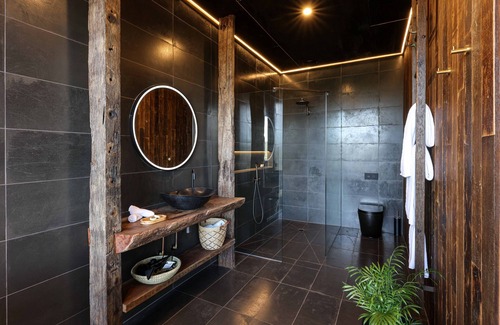 Elevated Plains Cottage | Elegant African-Themed Villa with Child-Friendly Amenities