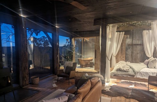 Elevated Plains Cottage | Elegant African-Themed Villa with Child-Friendly Amenities