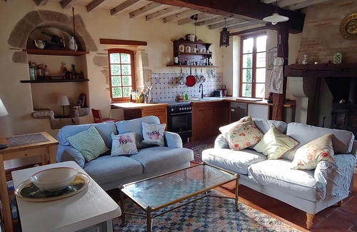 Saint-Avit Cottage | Enchanting Stone Cottage with Private Pool & Lake Views