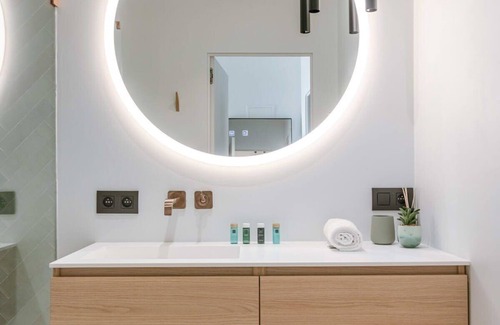 Het Zoute Apartment | Modern Apartment with Ocean Views and Sunny Balcony