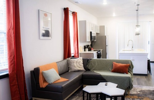 Bloomington House | Modern 4-BR House with Pool and Family-Friendly Amenities