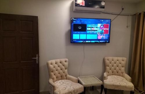 E-11 Sector Apartment | Peaceful 1BHK Retreat with Free Parking and WiFi Access