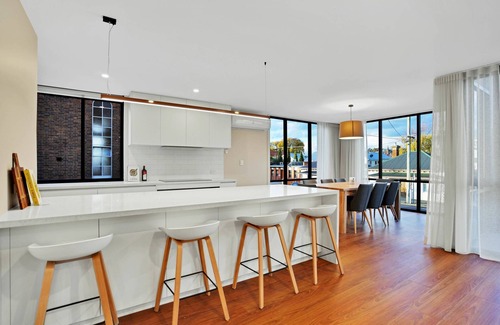 Launceston CBD House | Top-Rated CBD Apartment with Parking & WiFi Included