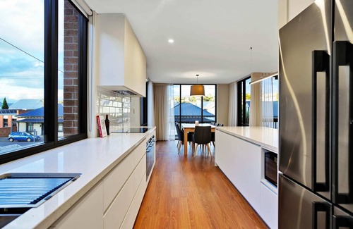 Launceston CBD House | Top-Rated CBD Apartment with Parking & WiFi Included