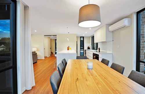Launceston CBD House | Top-Rated CBD Apartment with Parking & WiFi Included