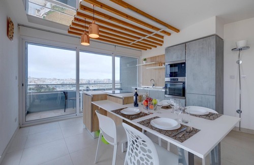 Ta' Xbiex Apartment | City-Centered Apartment with Scenic Views and Great Amenities