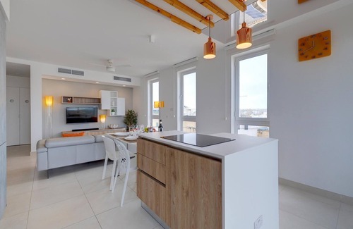 Ta' Xbiex Apartment | City-Centered Apartment with Scenic Views and Great Amenities