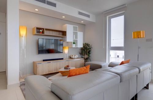 Ta' Xbiex Apartment | City-Centered Apartment with Scenic Views and Great Amenities