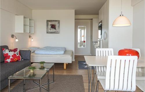 Sandkaas Apartment | Cozy Apartment in Allinge with Kitchen & Family-Friendly Amenities