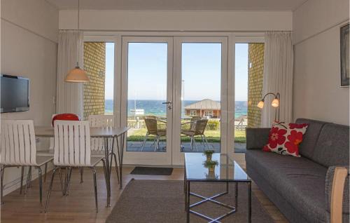 Sandkaas Apartment | Cozy Apartment in Allinge with Kitchen & Family-Friendly Amenities
