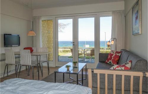 Sandkaas Apartment | Cozy Apartment in Allinge with Kitchen & Family-Friendly Amenities