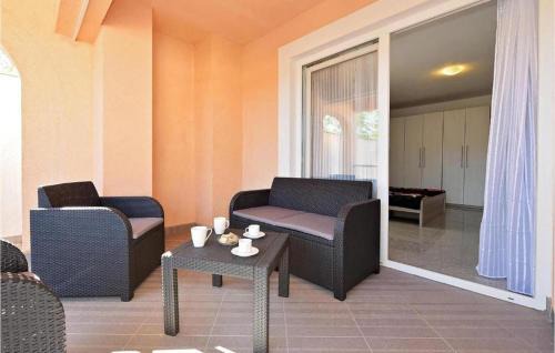 Skradin Apartment | Stunning Apartment In Dubravice