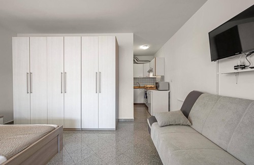 Skradin Apartment | Stunning apartment in Dubravice